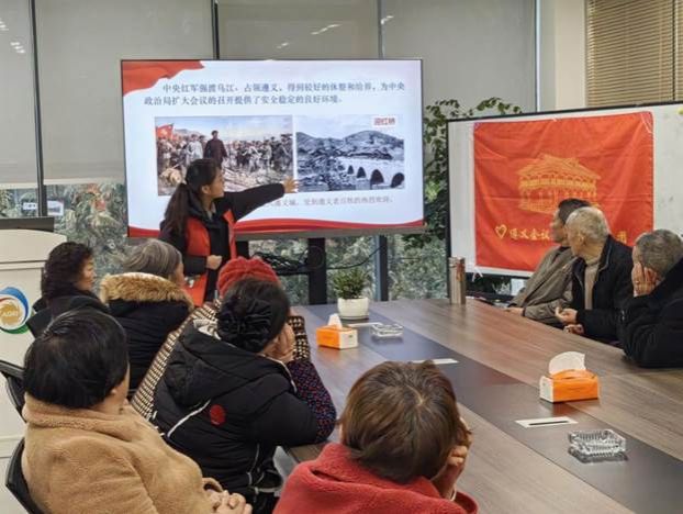 一群人在台上演讲 AI 生成的内容可能不正确。