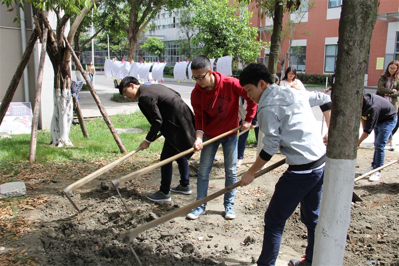 爱党在心  环保于行 ——环境学院携手校园管理中心开展红色环保志愿者活动