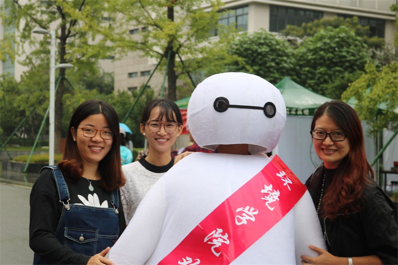 “萌神”大白为环境学院代言 “萌神”大白为环境学院代言