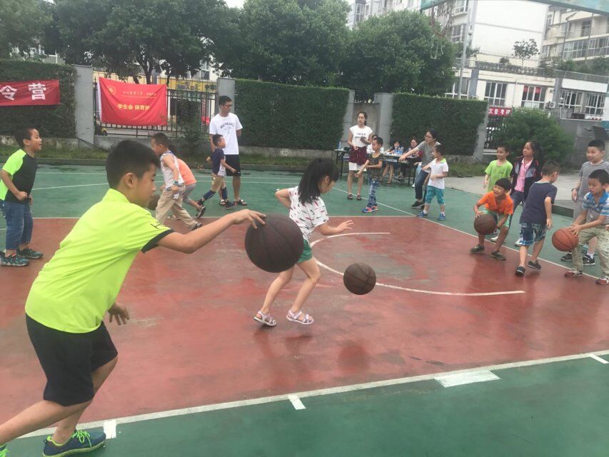 全民健身进校区 绿色运动助成长